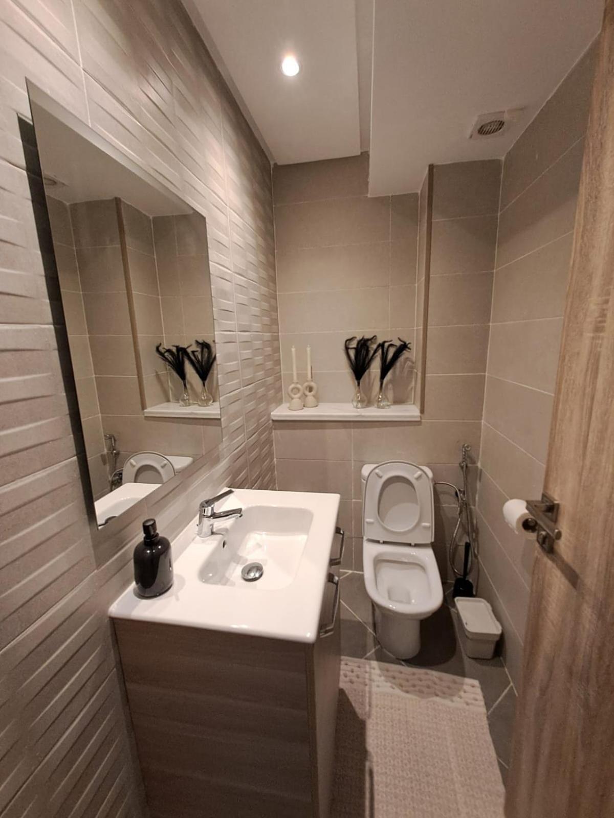 Malabata - Chique & Stylish 2br - Fast Wifi & Netflix *